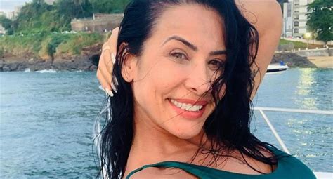 Scheila Carvalho posa nua pela sexta vez